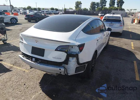 2022 Tesla Model 3 Performance Dual Motor All-Wheel Drive z USA, uszkodzony, nr VIN 5YJ3E1EC2NF261873